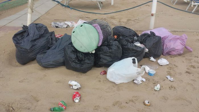 Rifiuti-in-spiaggia.jpg